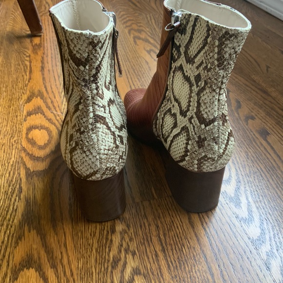 Freda Salvador Boots, size 8 US - Picture 3 of 5